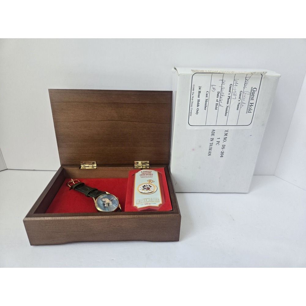Disney Store Fossil Watch Collectors Club Series watch Sleeping Beauty Music box